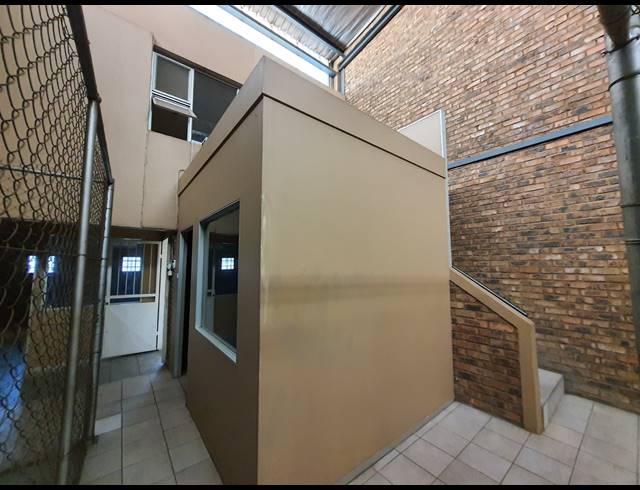 240M² WAREHOUSE TO LET IN DRIEHOEK